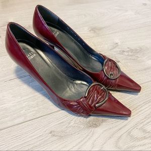 Stuart weitzman pointed toe kitten heel pump shoes
